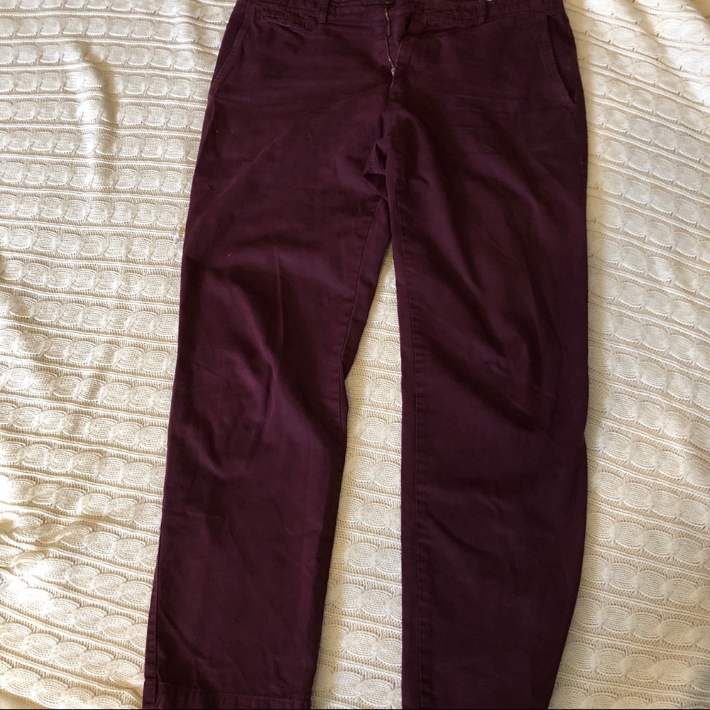 Men’s maroon khakis